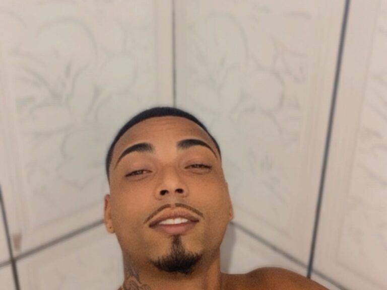 Lucas — 24 anos — Homem Alta — em São Paulo